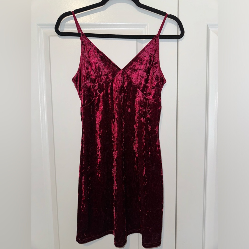 Vestique || Burgundy Velvet Dress size S